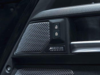 Used Land Rover Defender 90 2024 for sale - 77683260: Photo