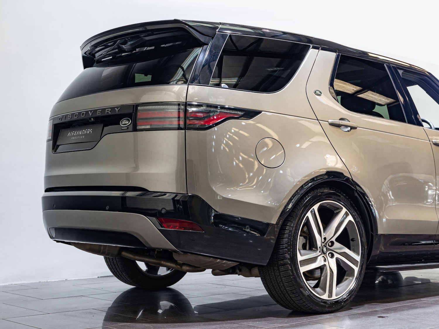 Used Land Rover Discovery 2022 for sale - 77992889: Photo 11