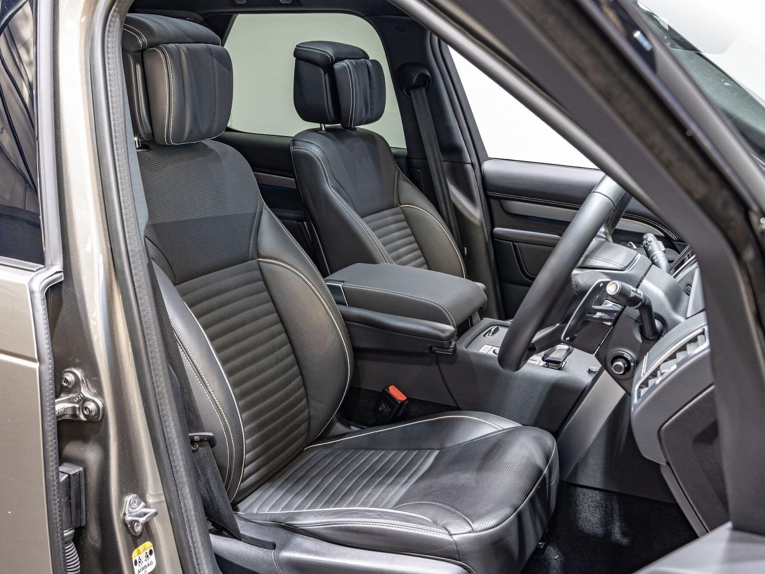 Used Land Rover Discovery 2022 for sale - 77992889: Photo 2