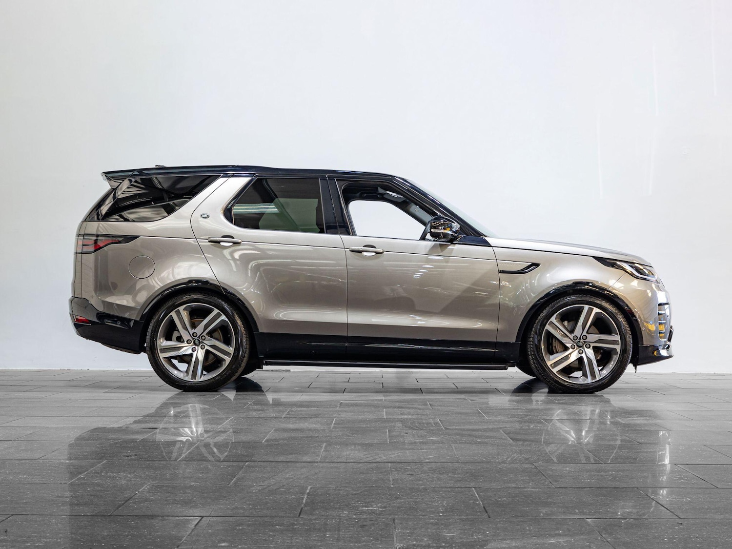 Used Land Rover Discovery 2022 for sale - 77992889: Photo 6