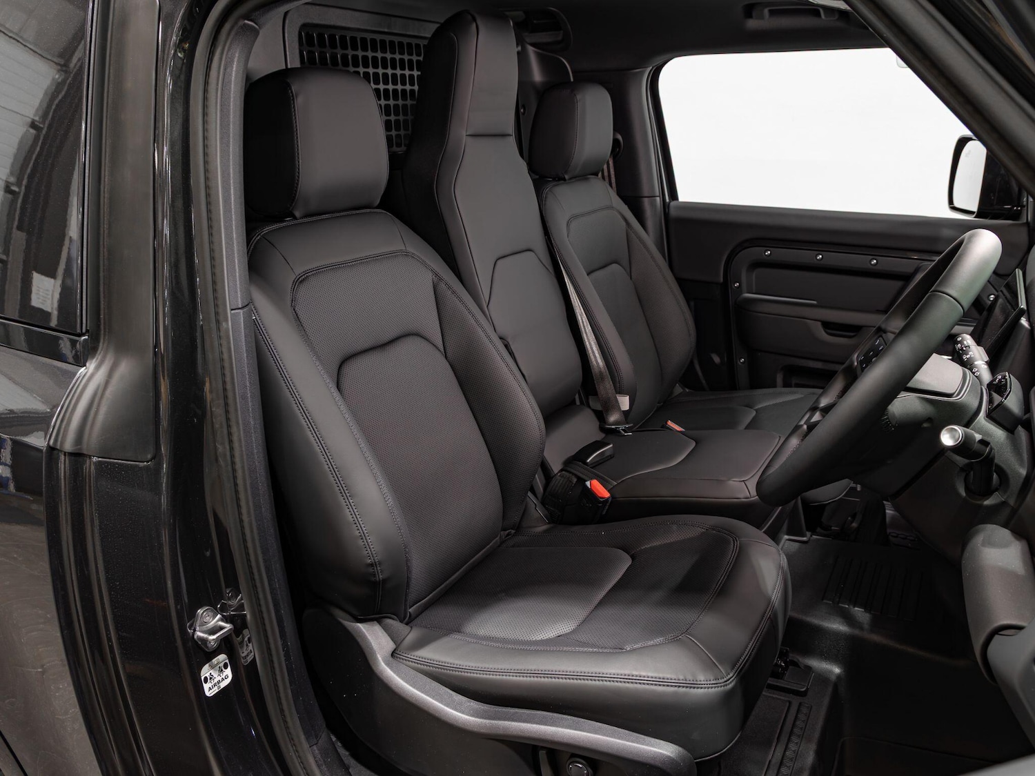 Used Land Rover Defender 90 for sale - 78006636: Photo 2