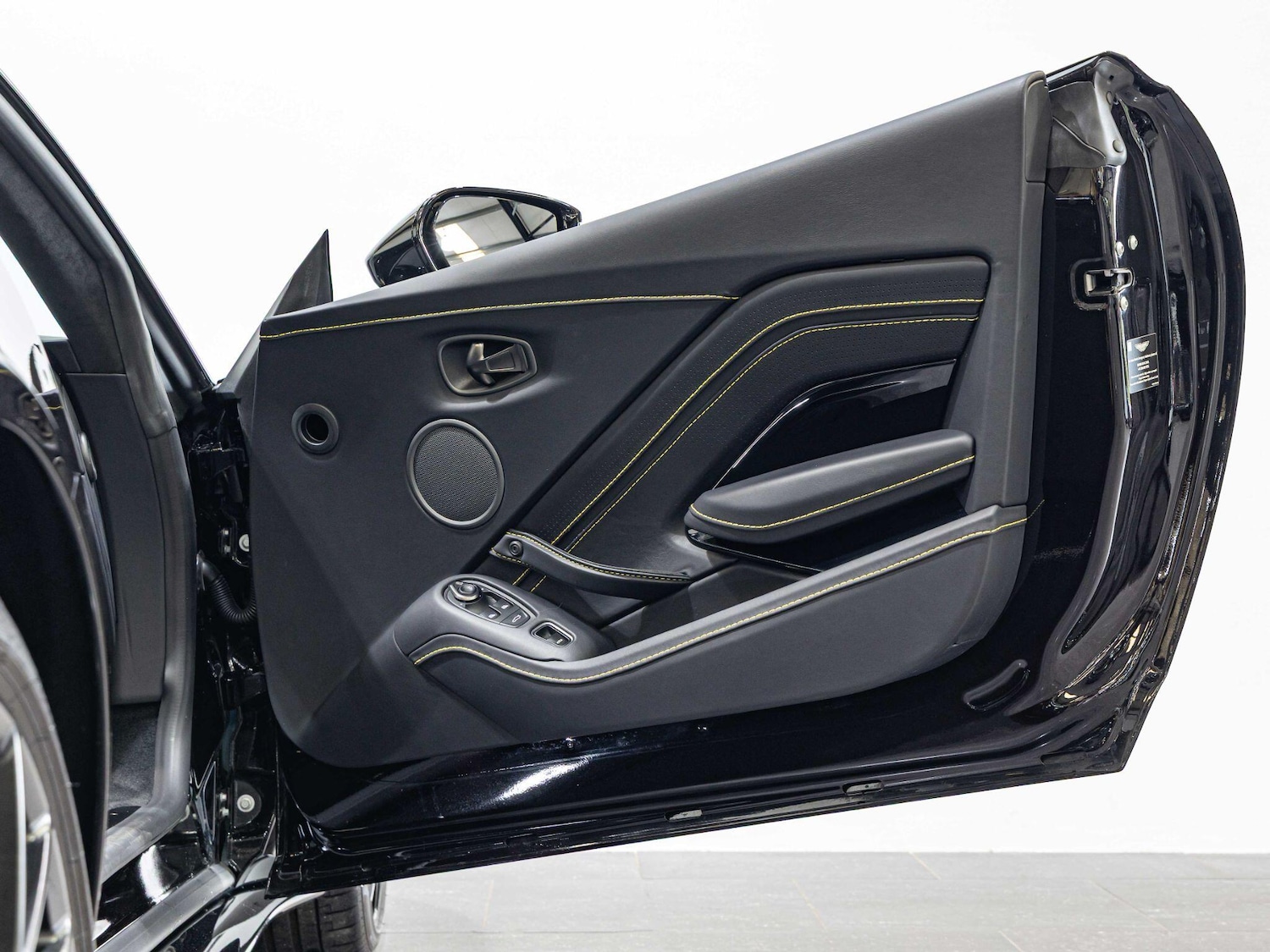 Used Aston Martin Vantage 2022 for sale - 76991623: Photo 17