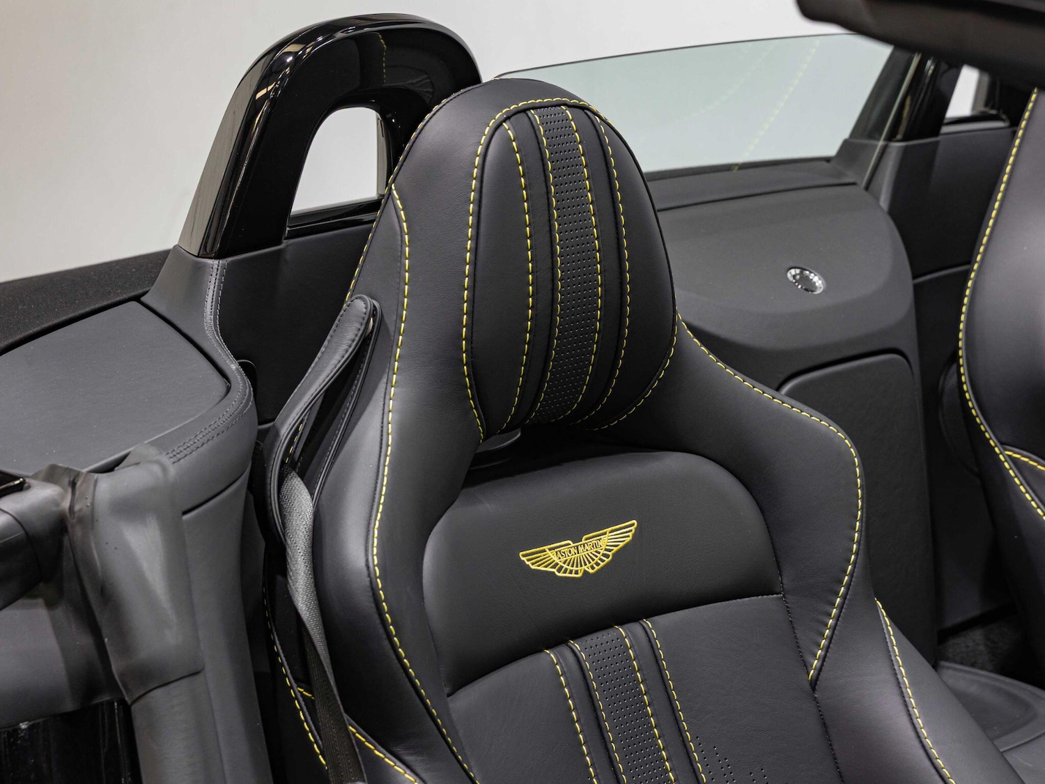 Used Aston Martin Vantage 2022 for sale - 76991623: Photo 2