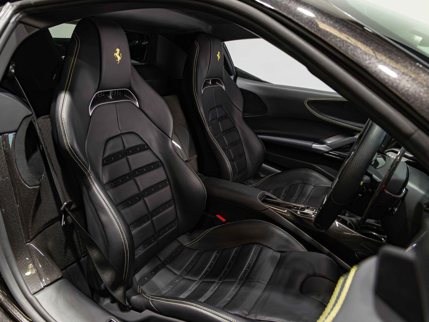 Used Ferrari SF90 Stradale 2021 for sale - 77229589: Photo 2