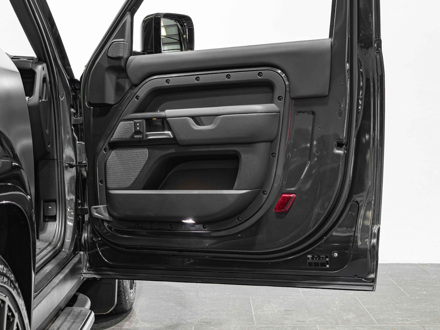 Used Land Rover Defender 90 for sale - 77081304: Photo 17