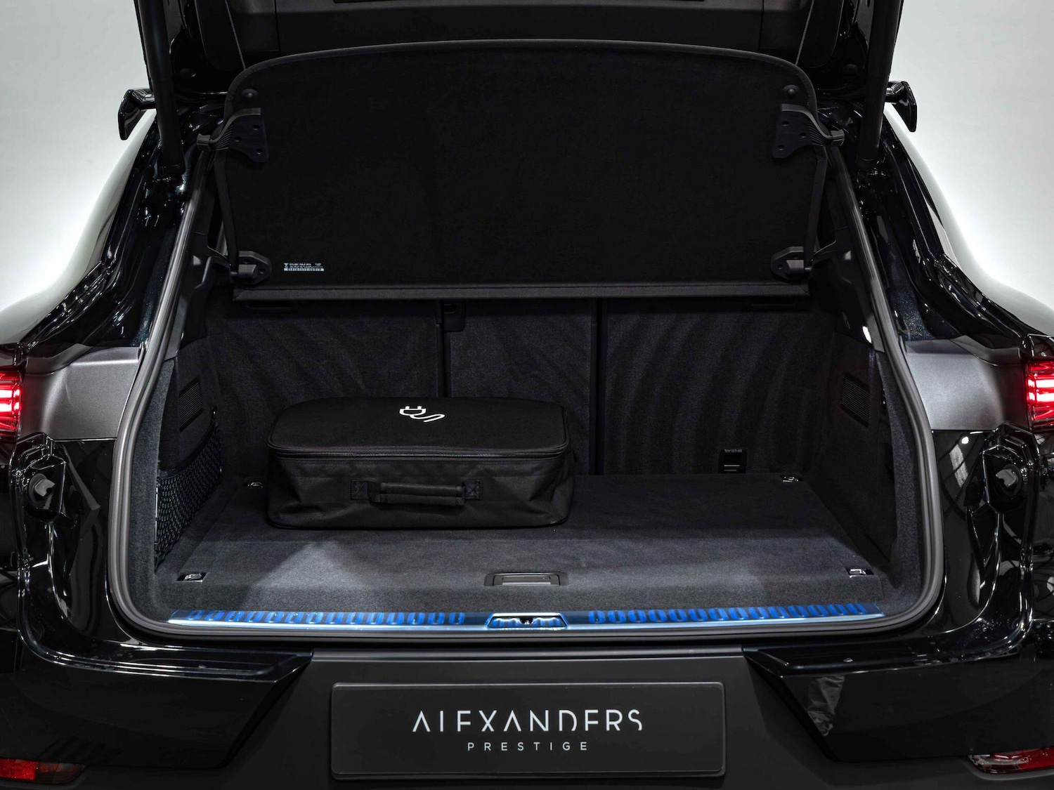 Used Porsche Cayenne 2024 for sale - 77387633: Photo 32