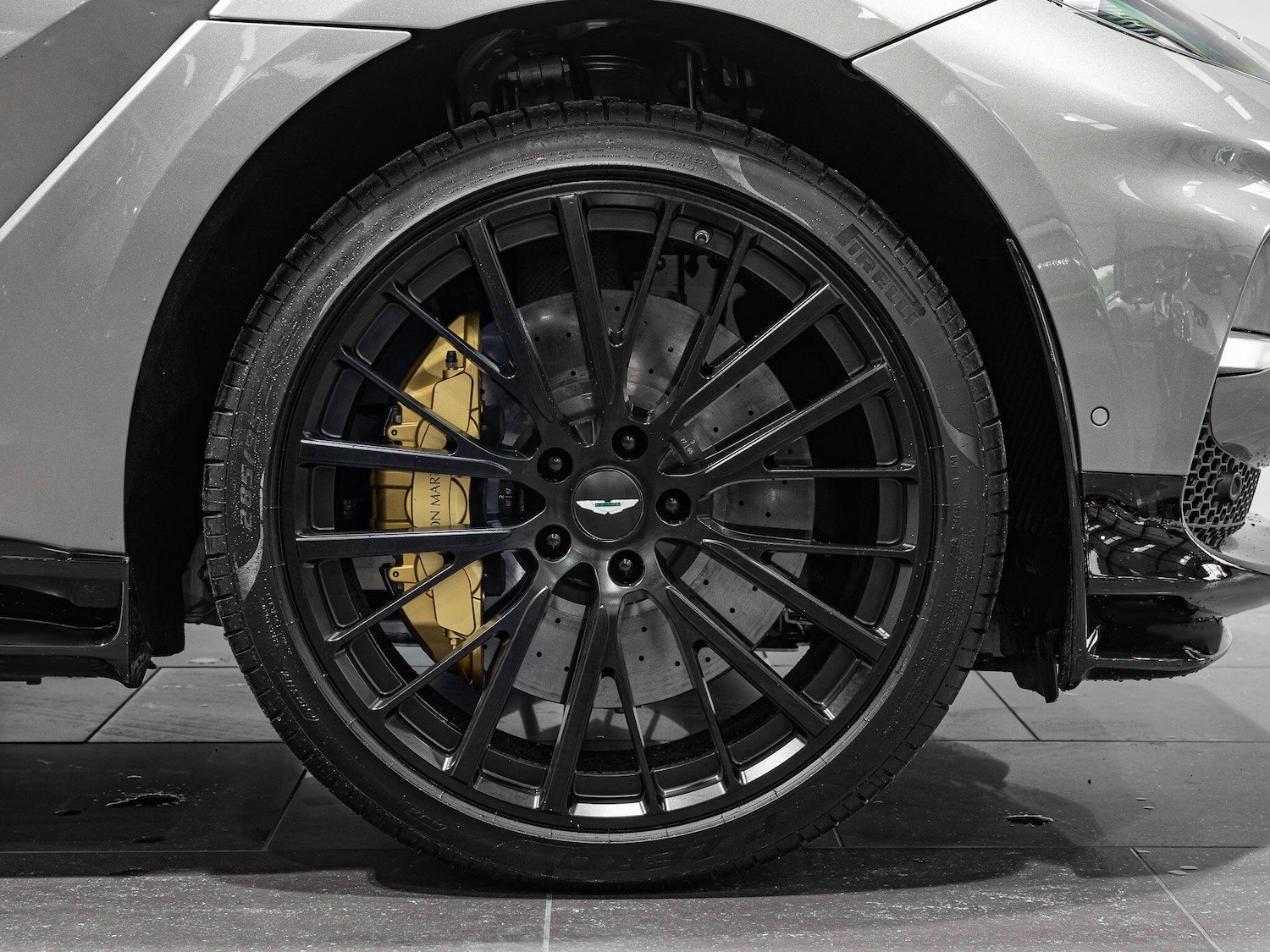 Used Aston Martin DBX 2024 for sale - 76771708: Photo 3