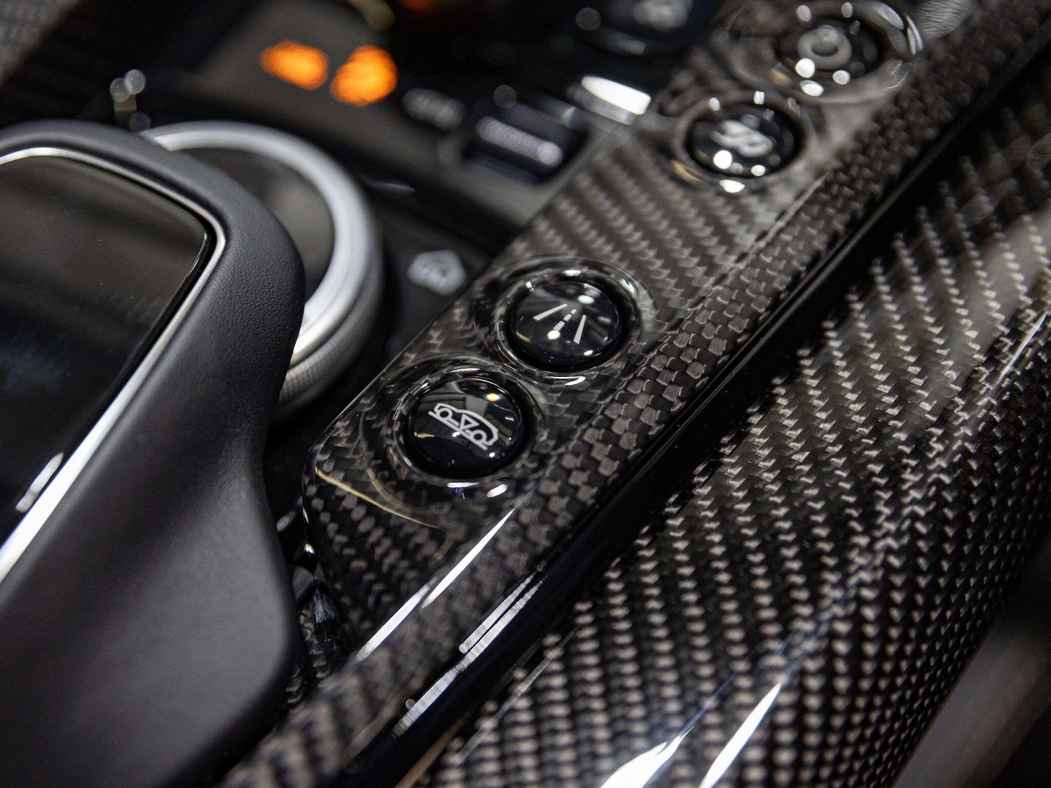 Used Aston Martin DBX 2024 for sale - 76771708: Photo 4