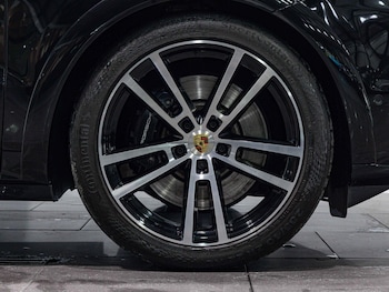 Used Porsche Cayenne 2023 for sale - 76408606: Photo