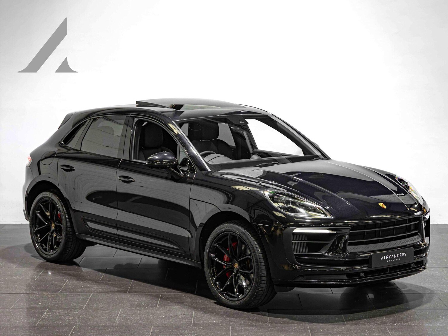 Used Porsche Macan 2023 for sale - 76866204: Photo 1