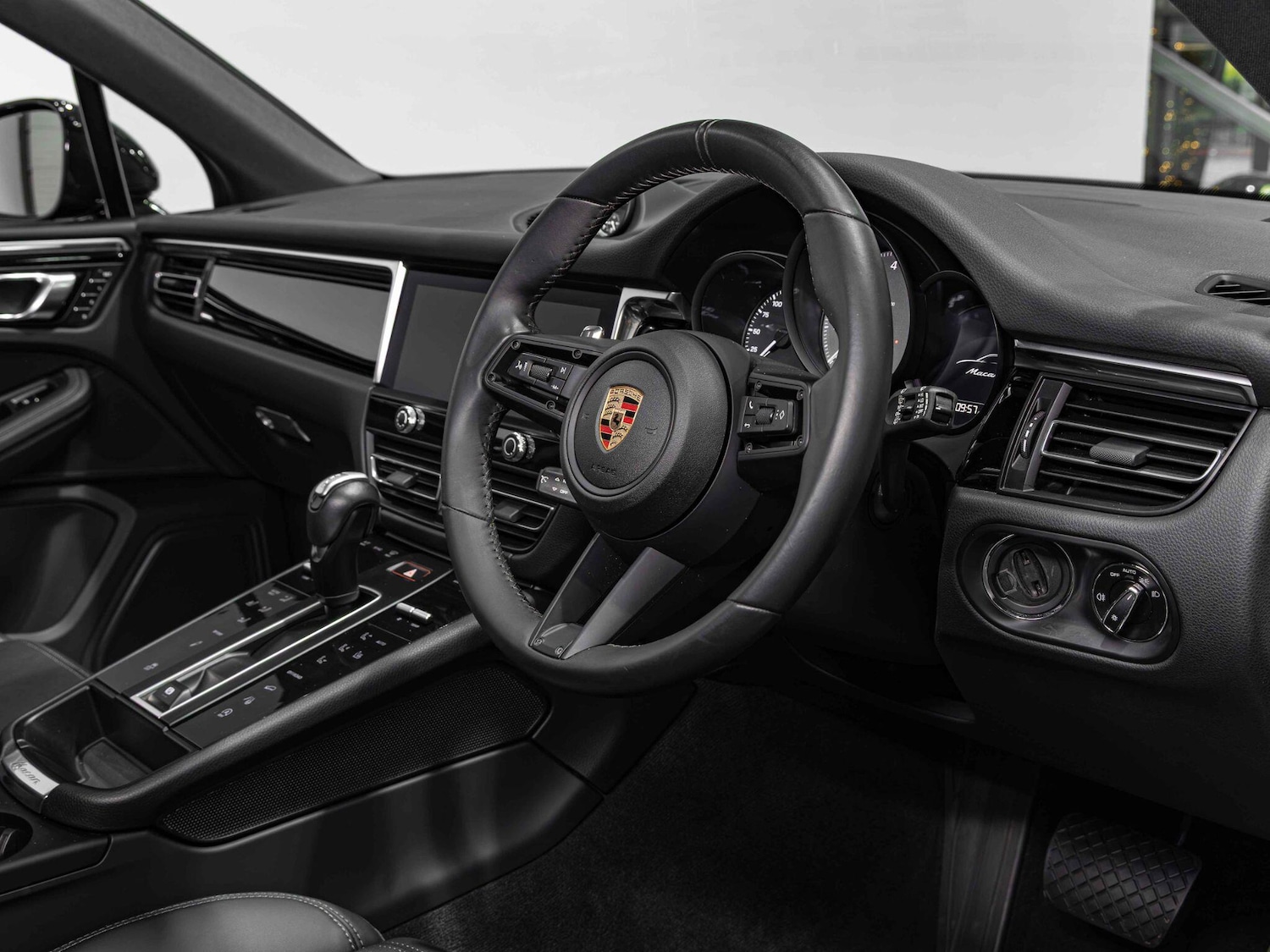 Used Porsche Macan 2023 for sale - 76866204: Photo 16