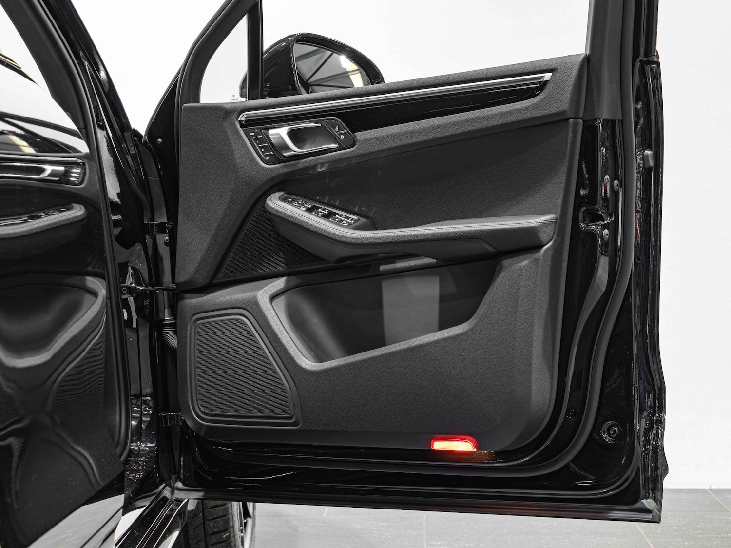 Used Porsche Macan 2023 for sale - 76866204: Photo 22