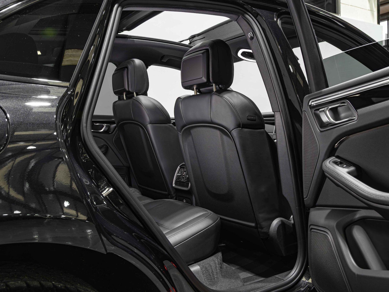 Used Porsche Macan 2023 for sale - 76866204: Photo 23