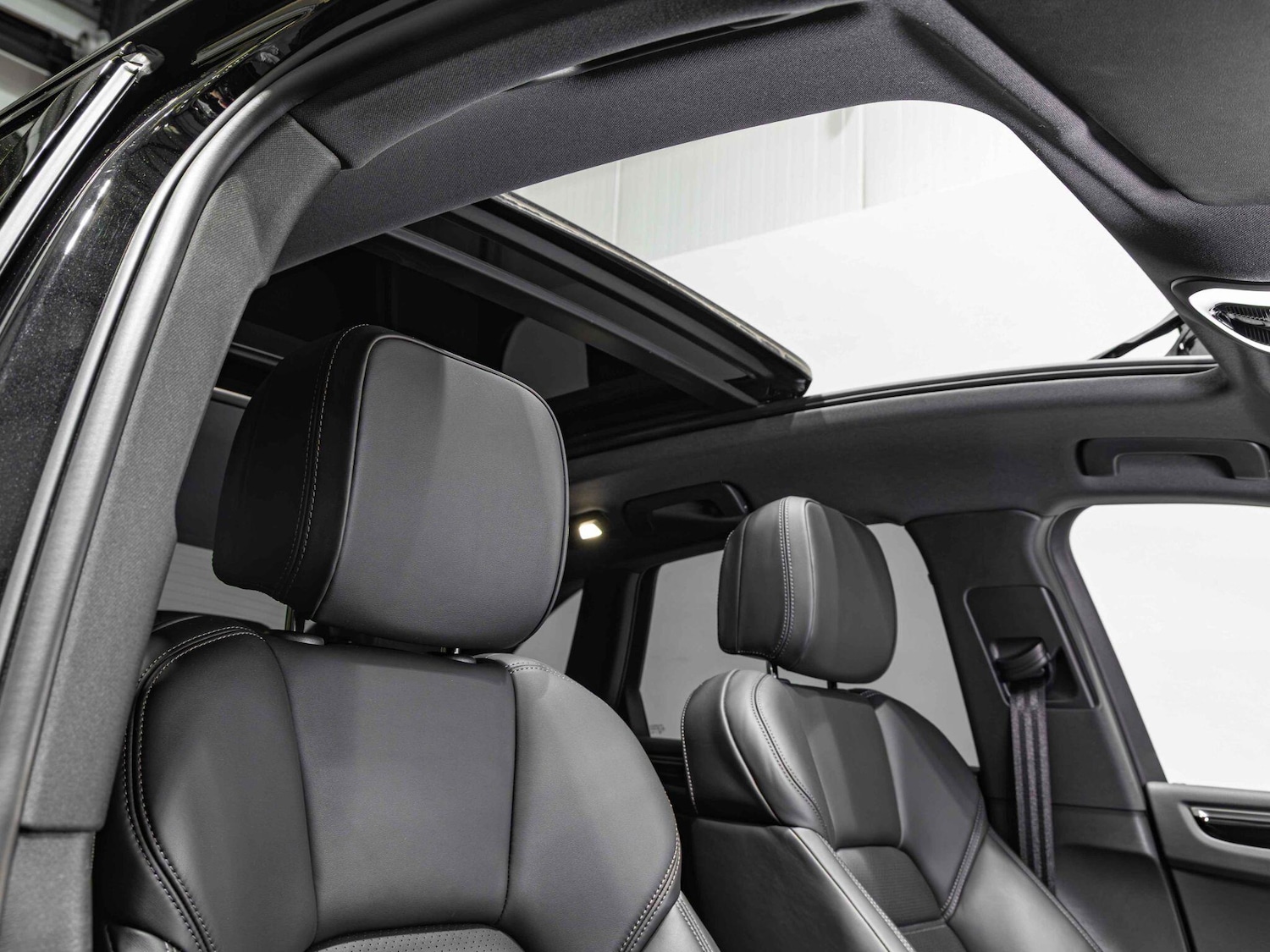 Used Porsche Macan 2023 for sale - 76866204: Photo 3