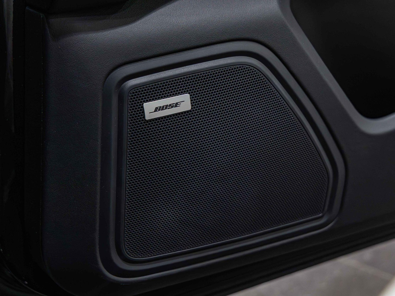 Used Porsche Macan 2024 for sale - 76371407: Photo 2