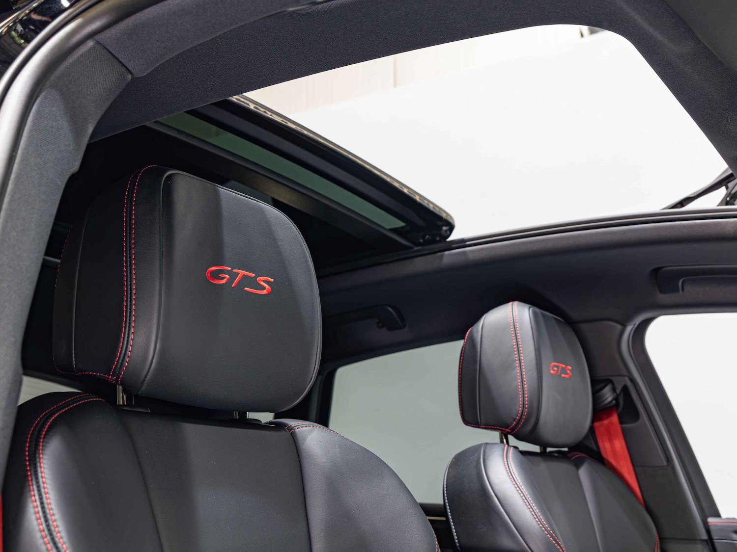 Used Porsche Macan 2024 for sale - 76371407: Photo 4