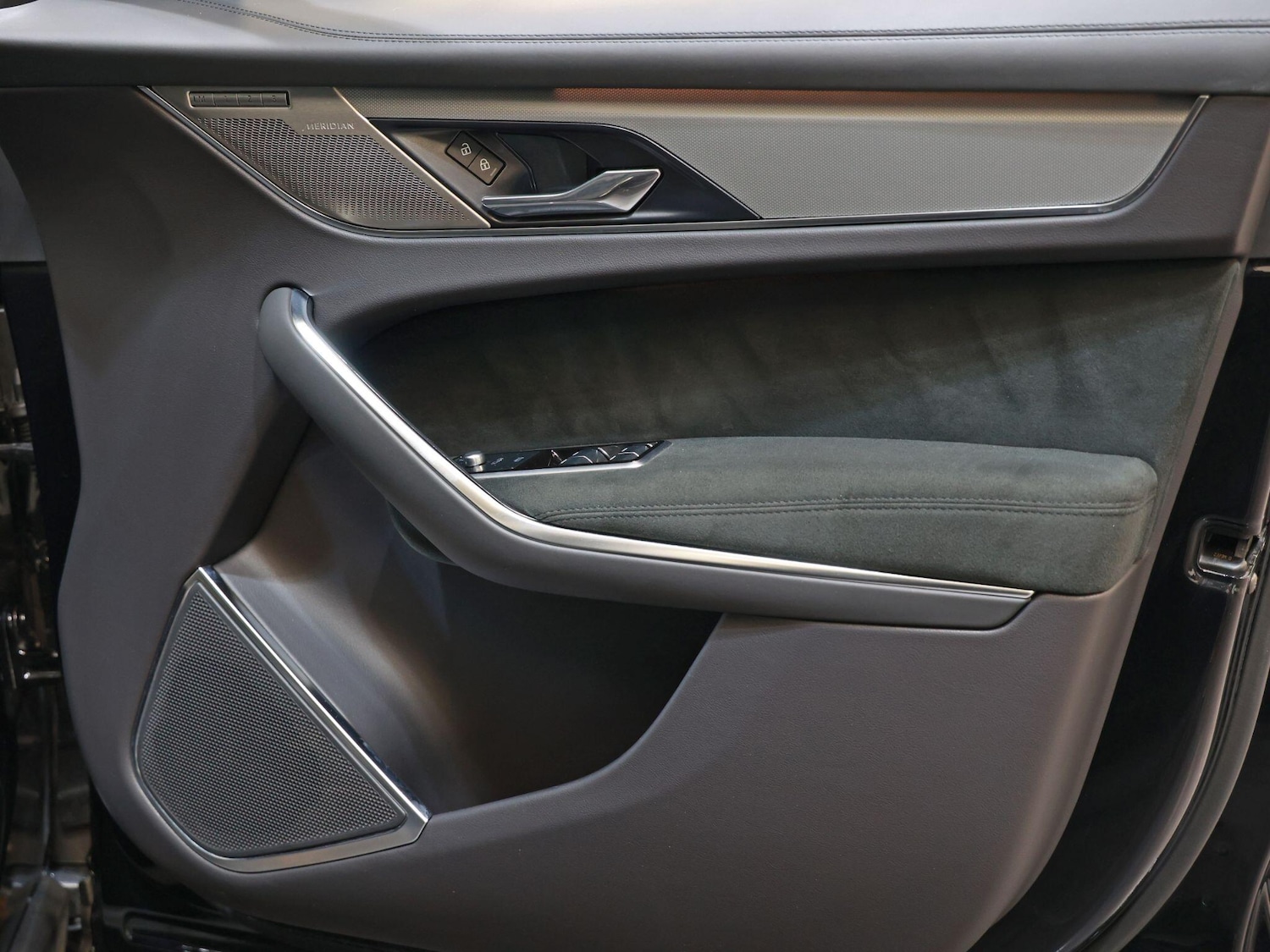 Used Jaguar F-Pace for sale - 76476455: Photo 18