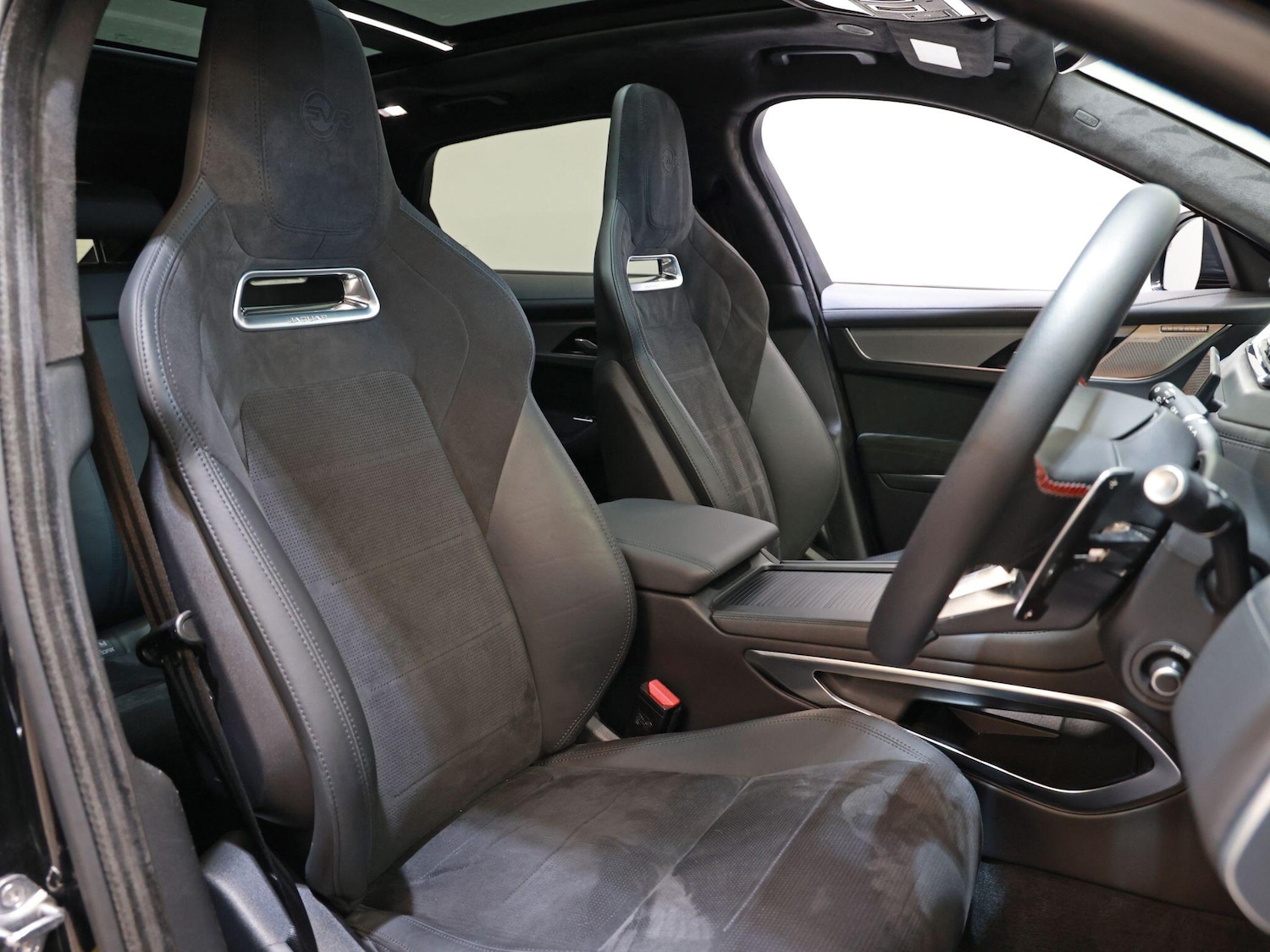 Used Jaguar F-Pace for sale - 76476455: Photo 3