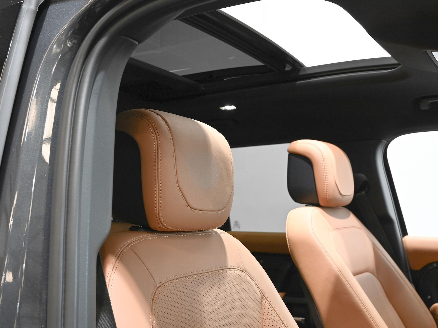 Used Land Rover Defender 110 2023 for sale - 76326447: Photo 2