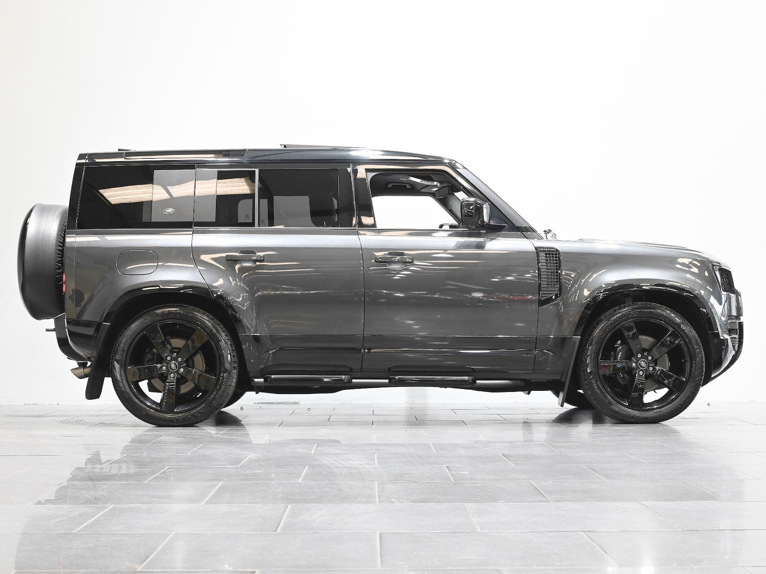 Used Land Rover Defender 110 2023 for sale - 76326447: Photo 3