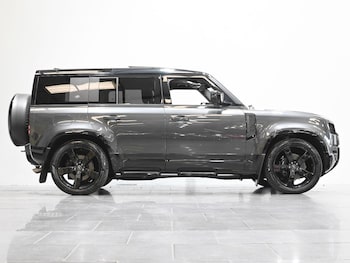 Used Land Rover Defender 110 2023 for sale - 76326447: Photo