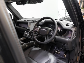 Used Land Rover Defender 110 2025 for sale - 79132878: Photo