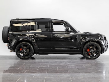 Used Land Rover Defender 110 2025 for sale - 79132878: Photo
