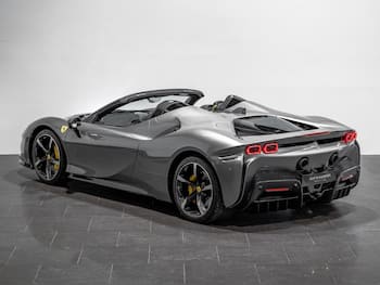 Used Ferrari SF90 Spider 2023 for sale - 79601420: Photo