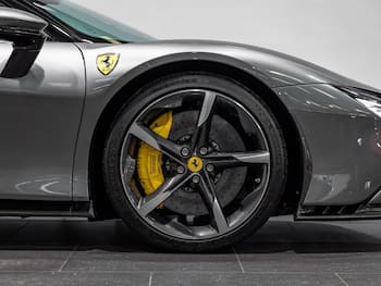 Used Ferrari SF90 Spider 2023 for sale - 79601420: Photo