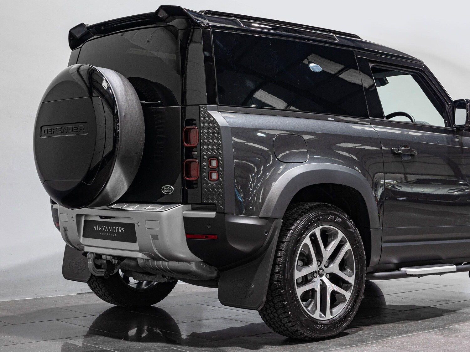 Used Land Rover Defender 90 2023 for sale - 76371710: Photo 11