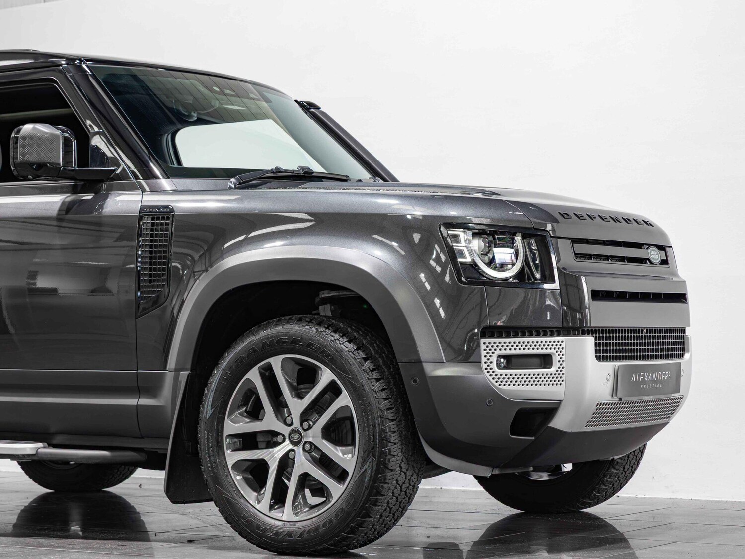 Used Land Rover Defender 90 2023 for sale - 76371710: Photo 19