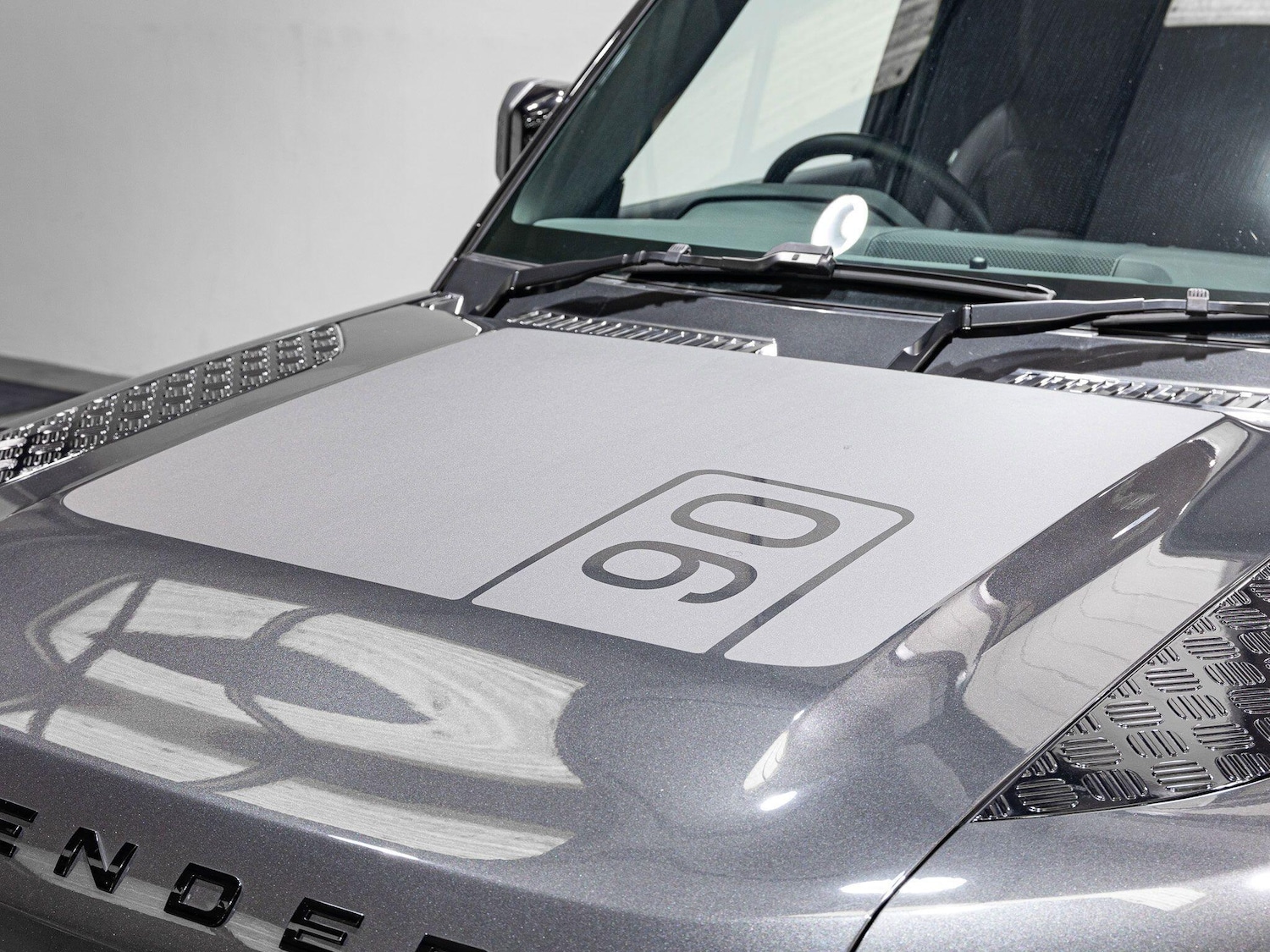 Used Land Rover Defender 90 2023 for sale - 76371710: Photo 2