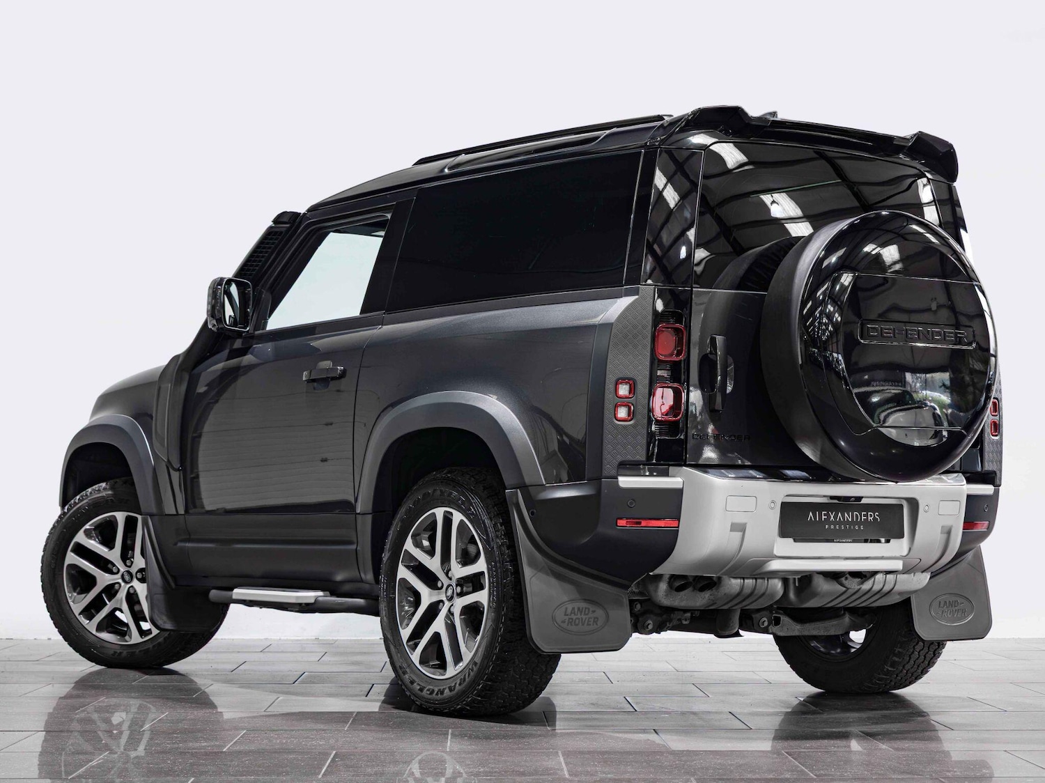 Used Land Rover Defender 90 2023 for sale - 76371710: Photo 21