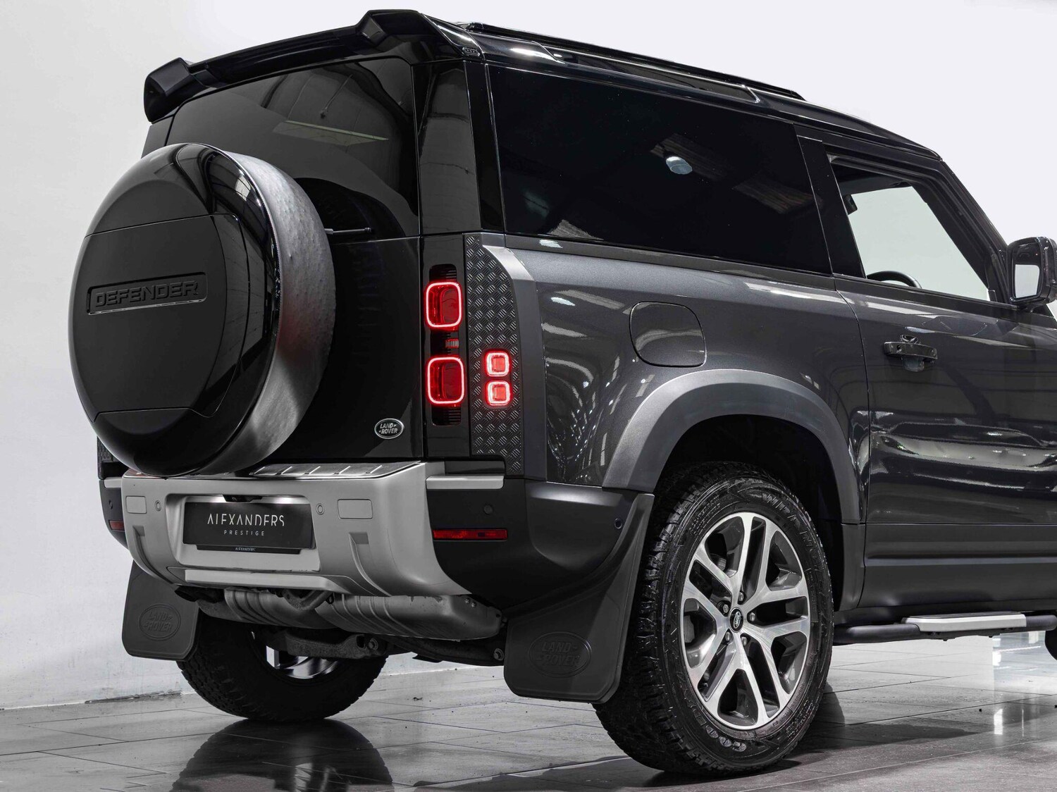 Used Land Rover Defender 90 2023 for sale - 76371710: Photo 24