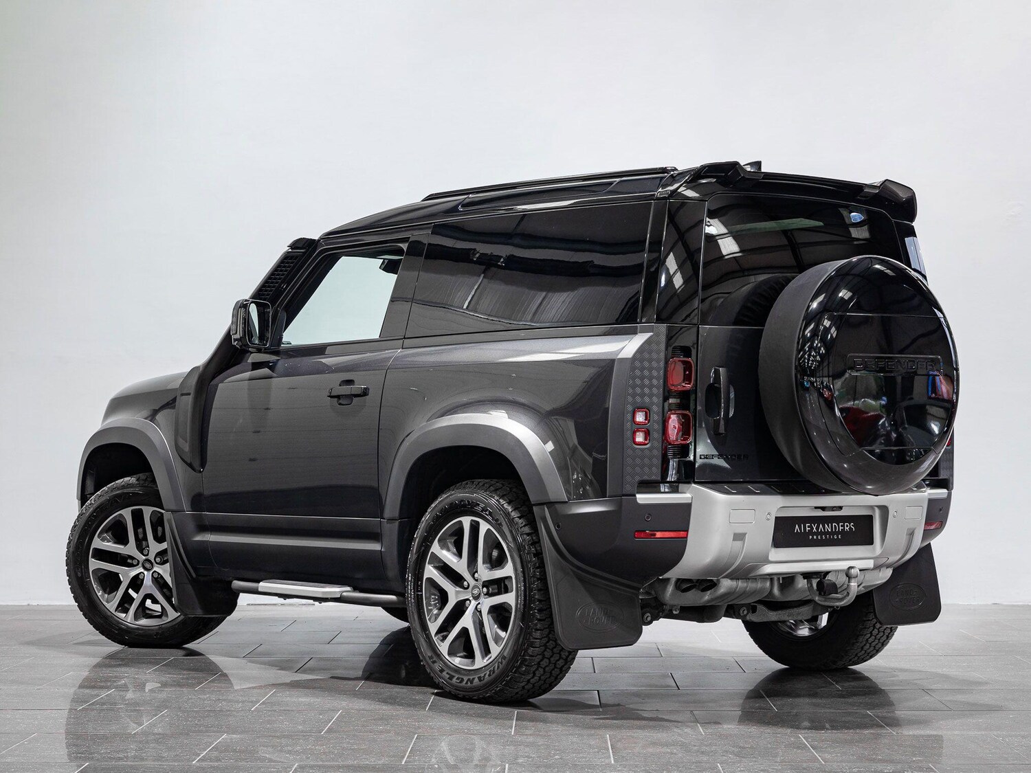 Used Land Rover Defender 90 2023 for sale - 76371710: Photo 5