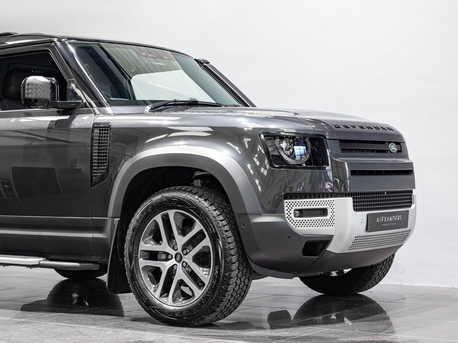 Used Land Rover Defender 90 2023 for sale - 76371710: Photo 6