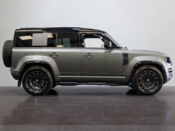 Used Land Rover Defender 110 2025 for sale - 79062598: Photo