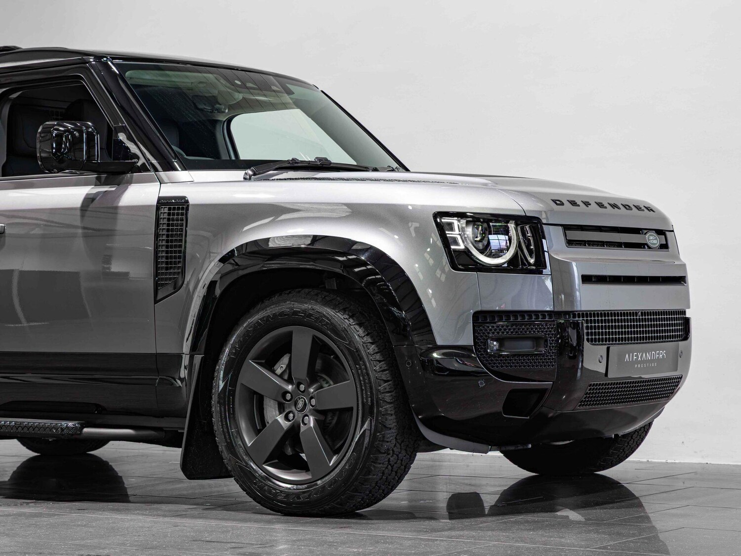 Used Land Rover Defender 110 2024 for sale - 76326951: Photo 11