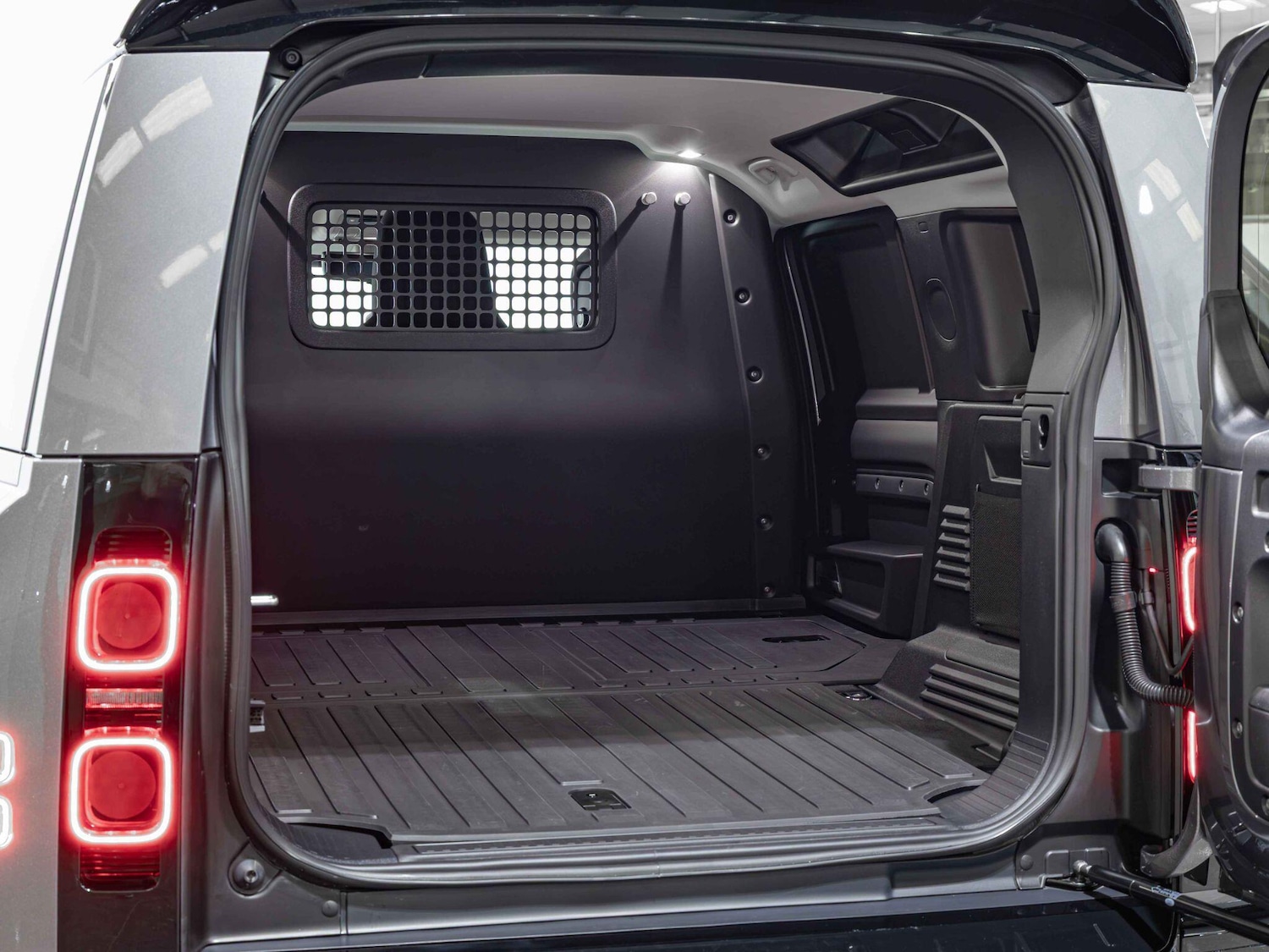 Used Land Rover Defender 110 2024 for sale - 76326951: Photo 26