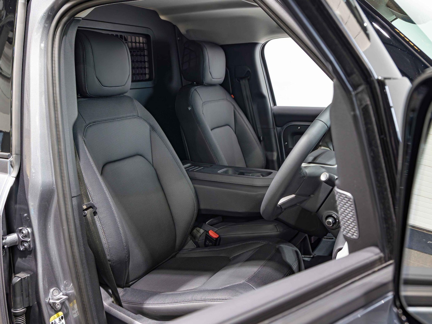 Used Land Rover Defender 110 2024 for sale - 76326951: Photo 3