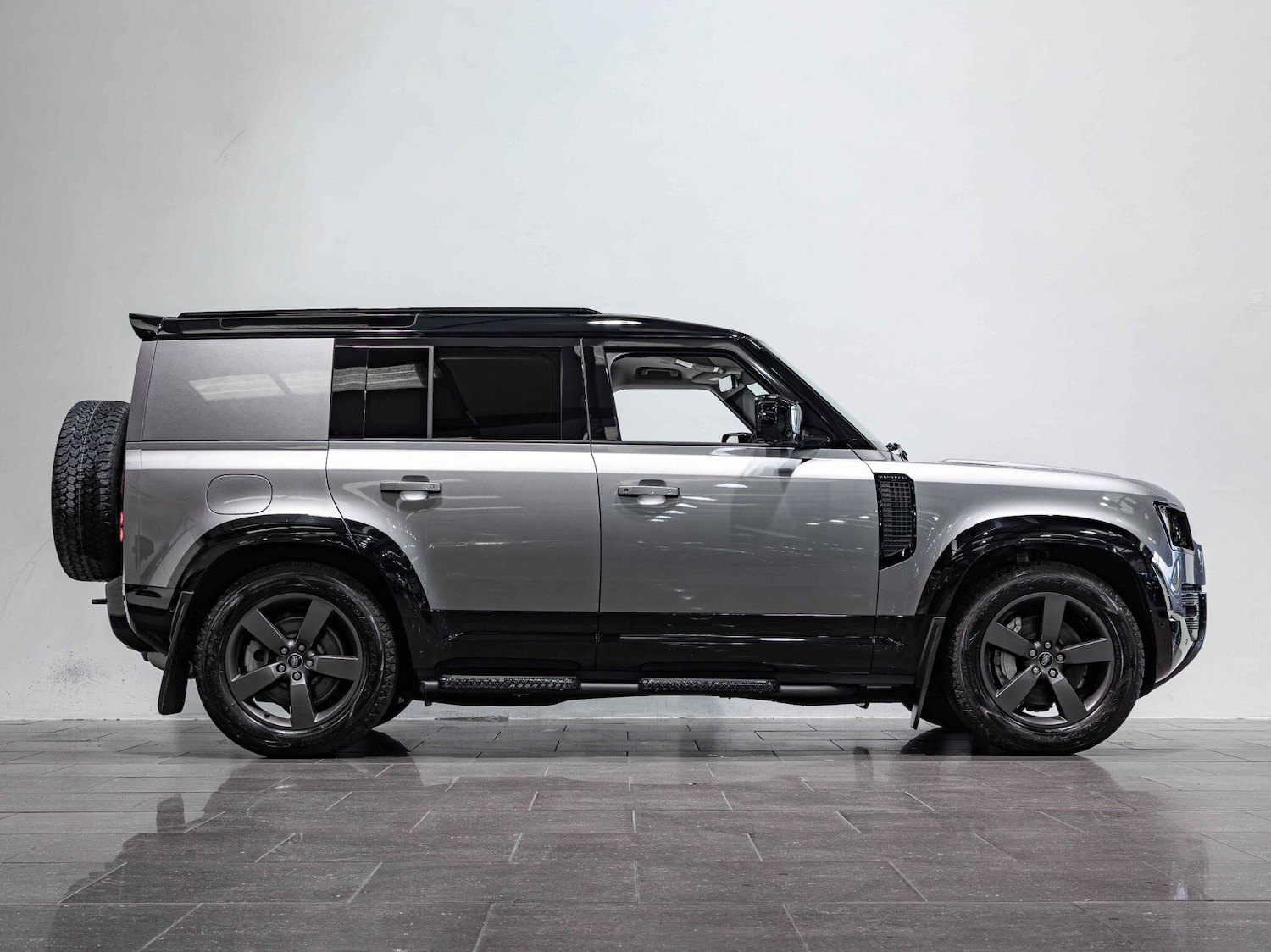 Used Land Rover Defender 110 2024 for sale - 76326951: Photo 6