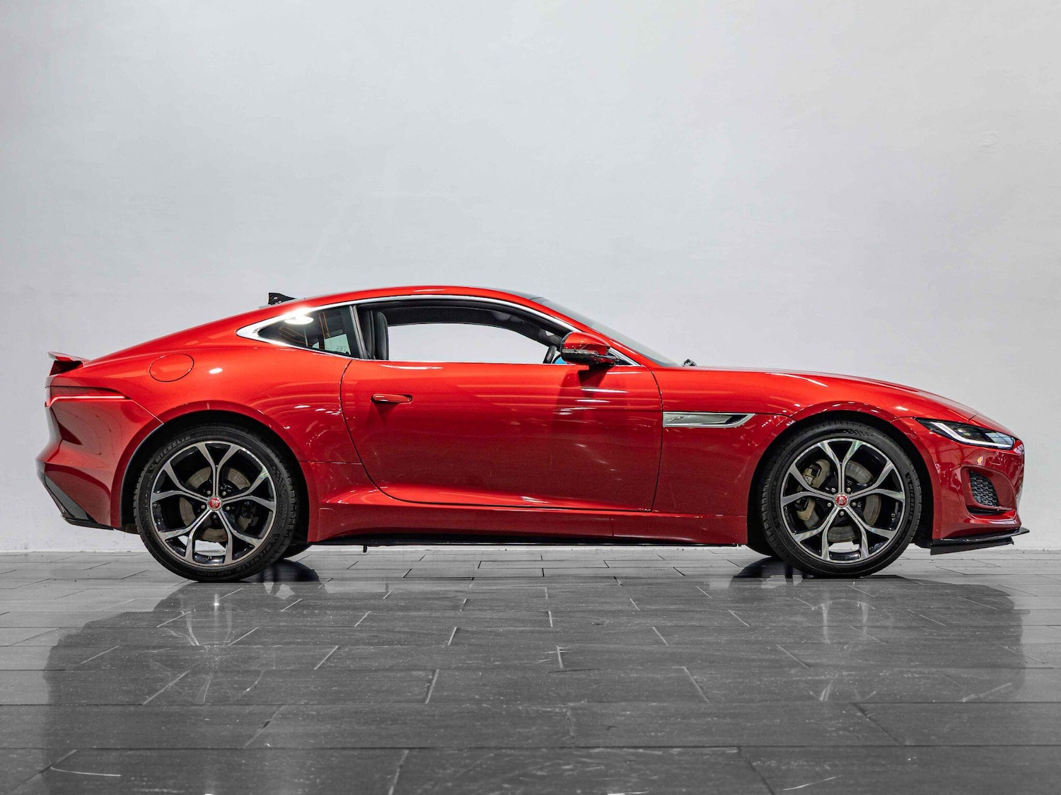 Used Jaguar F-Type for sale - 76994163: Photo 5
