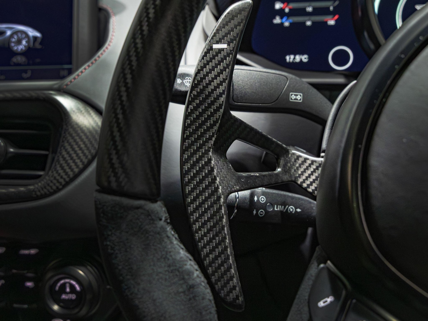 Used Aston Martin Vantage 2023 for sale - 77358920: Photo 2