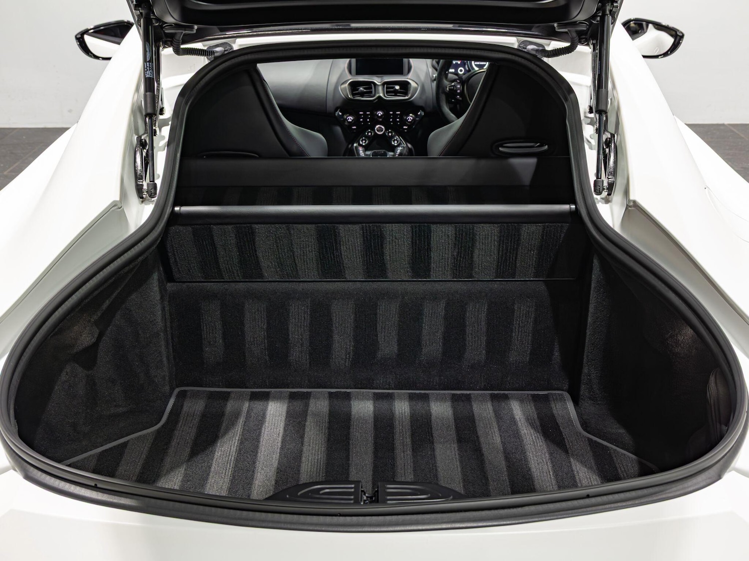 Used Aston Martin Vantage 2023 for sale - 77358920: Photo 30