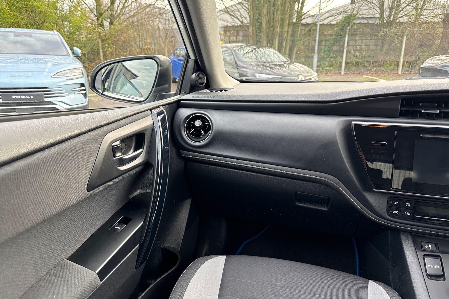 Used Toyota Auris 2017 for sale - 76909422: Photo 15