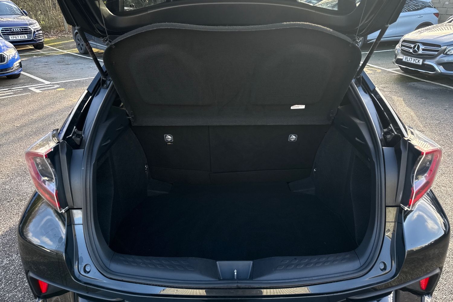 Used Toyota C-HR 2018 for sale - 76909428: Photo 10