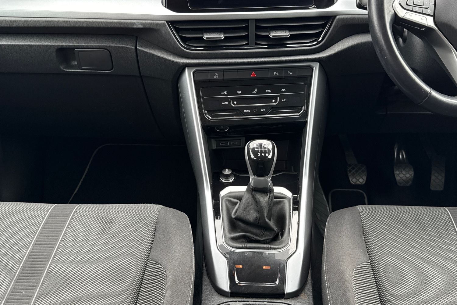 Used Volkswagen T-Roc 2022 for sale - 76535296: Photo 32