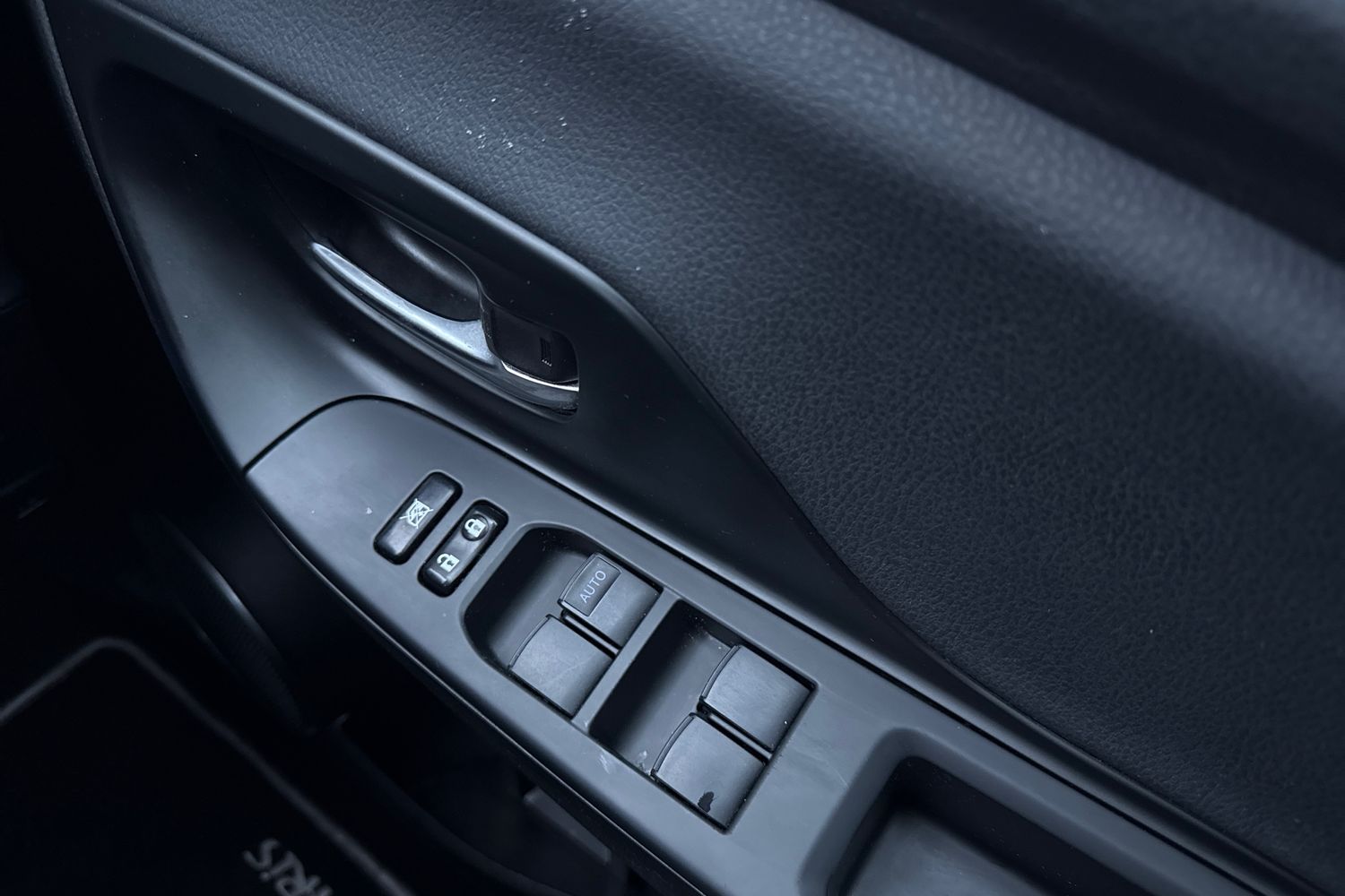 Used Toyota Yaris 2017 for sale - 76723720: Photo 18