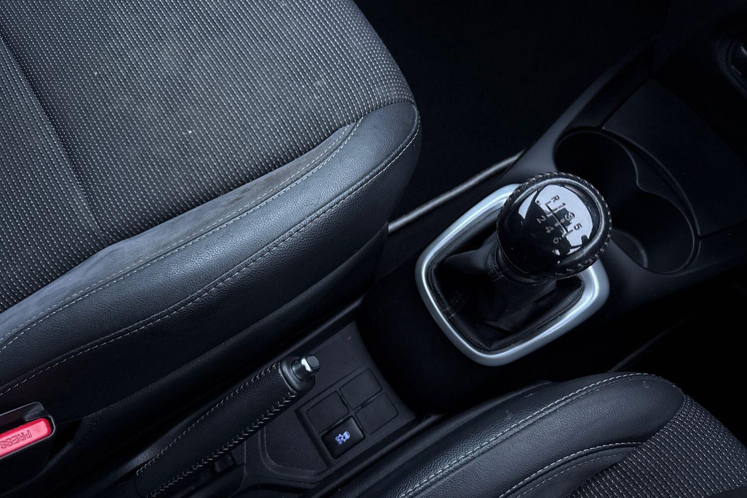 Used Toyota Yaris 2017 for sale - 76723720: Photo 19