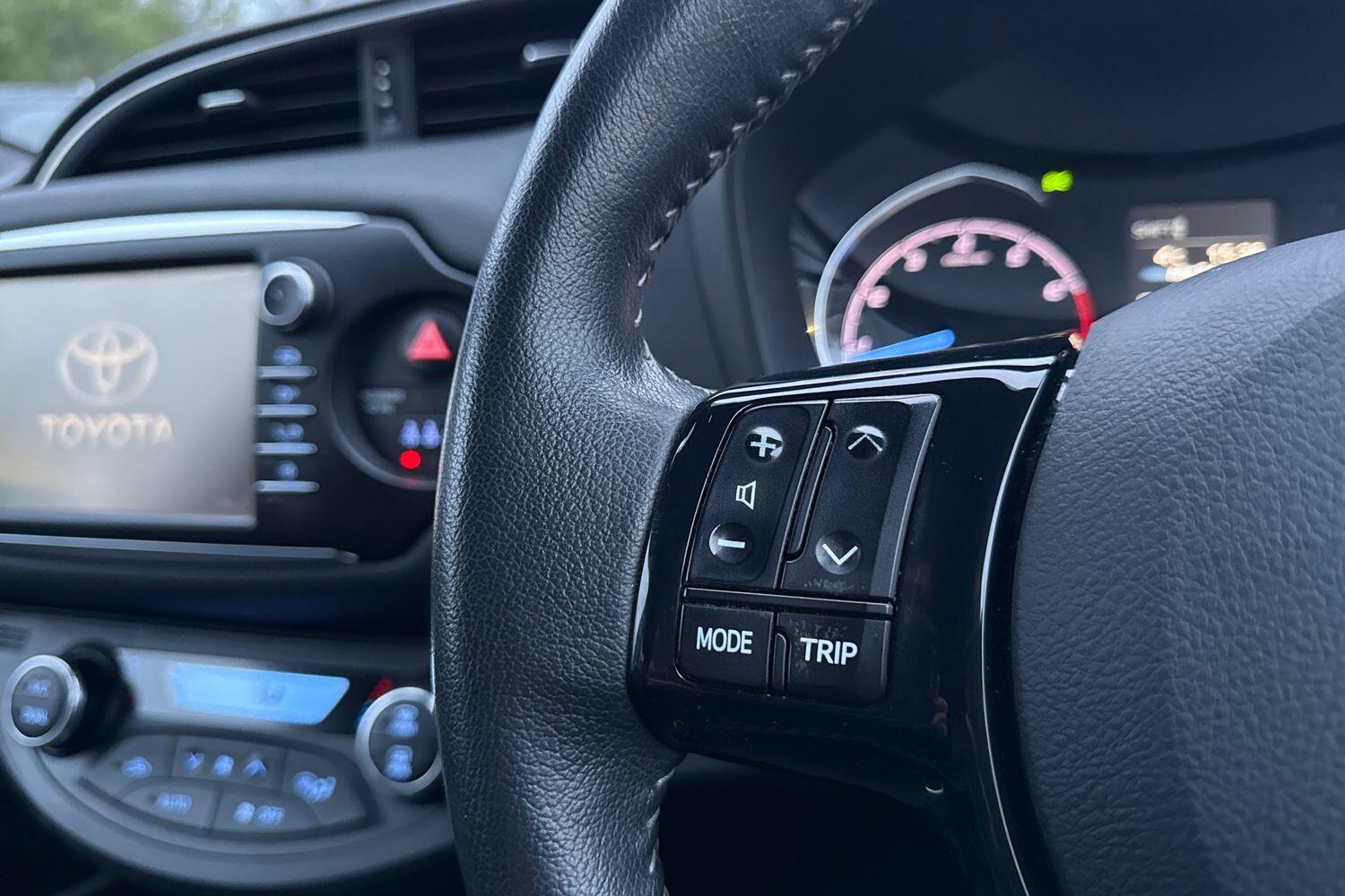 Used Toyota Yaris 2017 for sale - 76723720: Photo 24